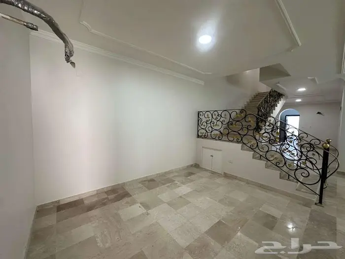 فيلا راقية للإيجار بحي النهضة 4