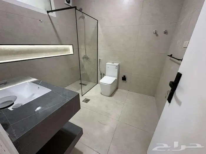 فيلا راقية للإيجار بحي النهضة 6