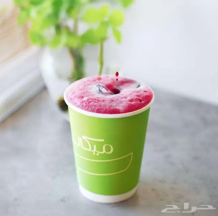 مصممة جرافيك 3