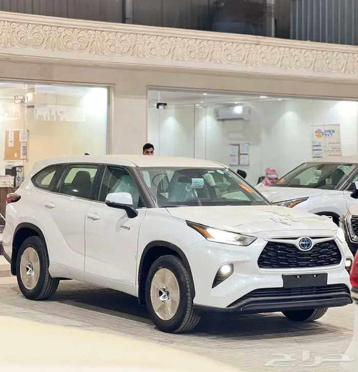 تويوتا هايلندر استاندر ونص فل GLE موديل 2025 . 20