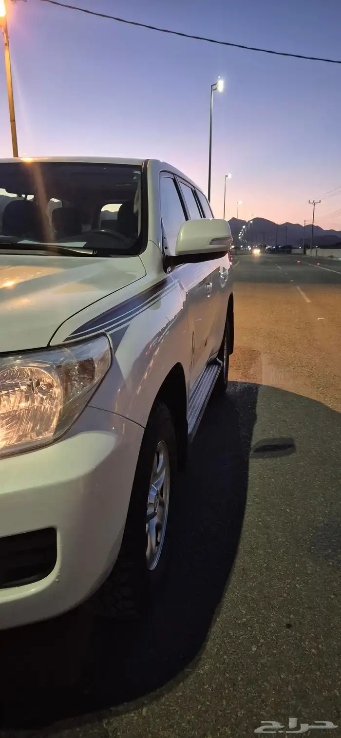 لاندكروزر 2015 مستعمل للبيع قير أوتوماتيك بنزين تويوتا 8