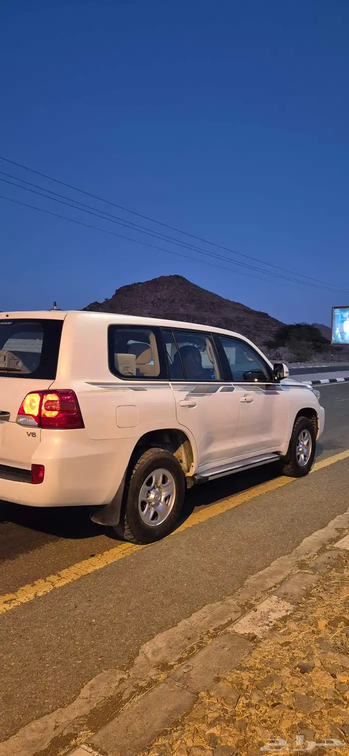 لاندكروزر 2015 مستعمل للبيع قير أوتوماتيك بنزين تويوتا 3