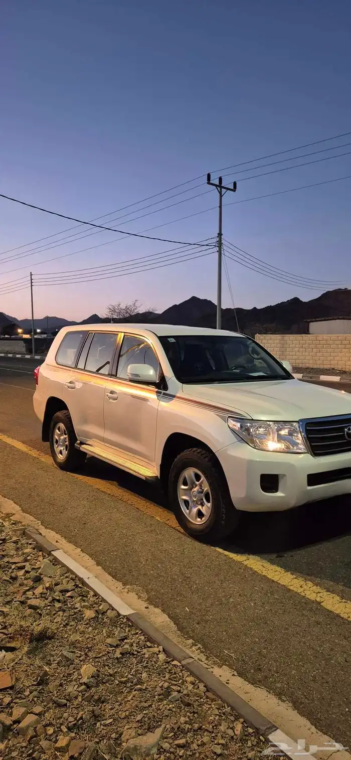 لاندكروزر 2015 مستعمل للبيع قير أوتوماتيك بنزين تويوتا 2