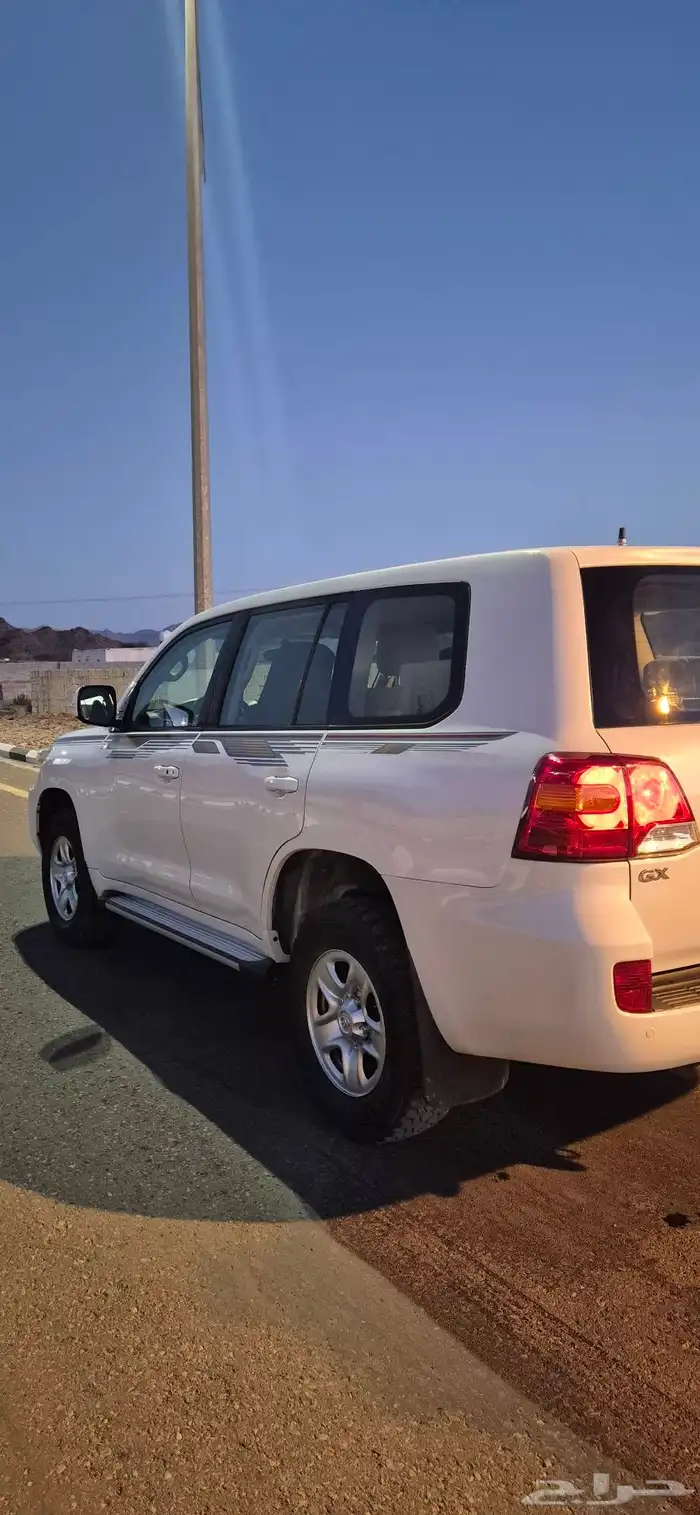 لاندكروزر 2015 مستعمل للبيع قير أوتوماتيك بنزين تويوتا 5