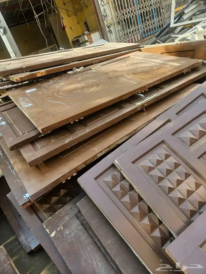 ابواب خشب كميه كبيره 0