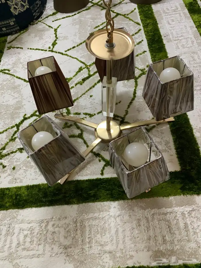 كوايه وثريا ومكنسة وجهاز رياضي وطاوله وشاشة 6