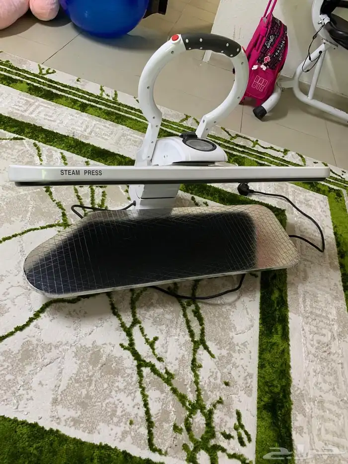 كوايه وثريا ومكنسة وجهاز رياضي وطاوله وشاشة 4