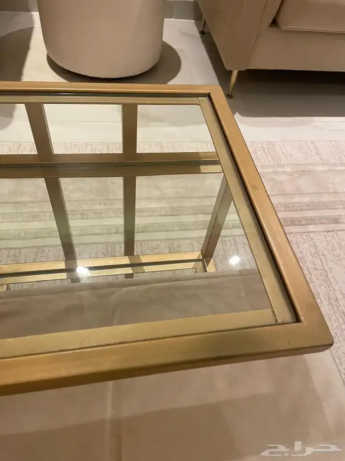 طاولة مجلس او صالة و 4 طاولات خدمة و 2 طاولتين جانبيات 4