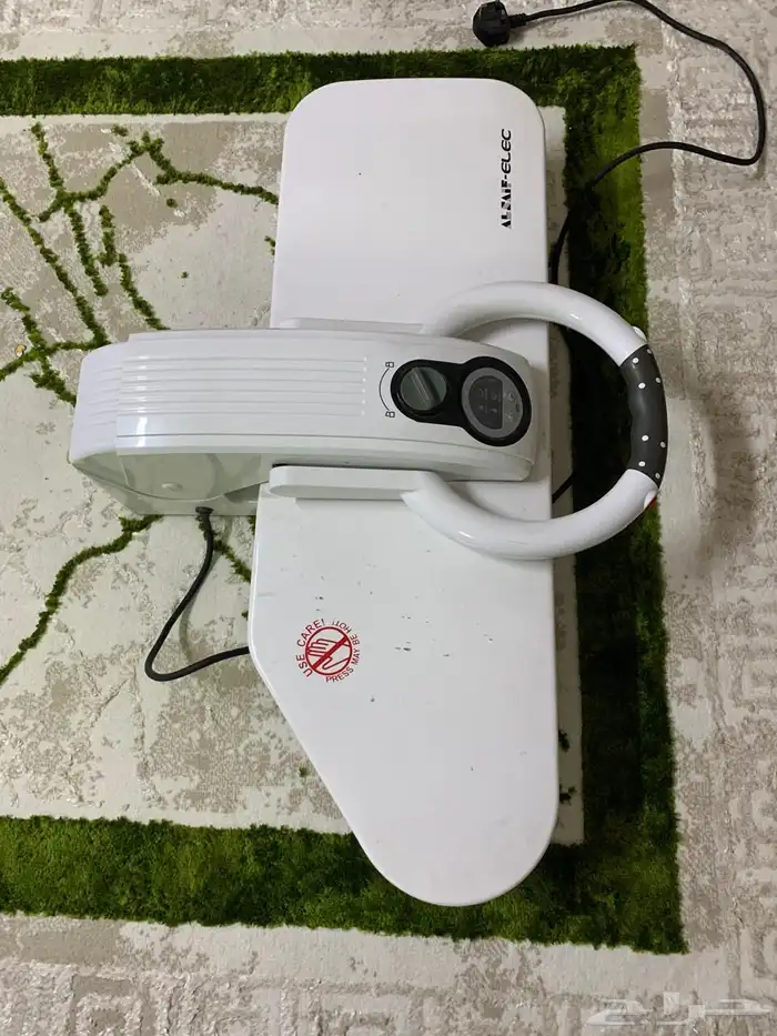 كوايه وثريا ومكنسة وجهاز رياضي وطاوله وشاشة 3