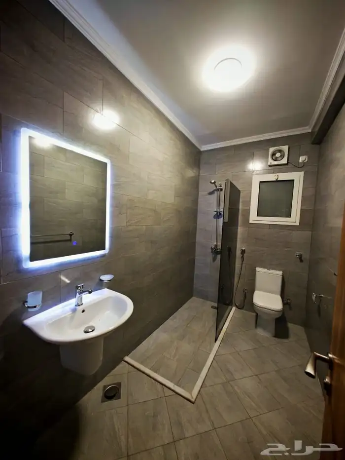 شقه للايجار الحمدانيه الفلاح 16