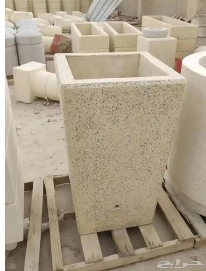 كراسي خرسانية واحواض زرع 31