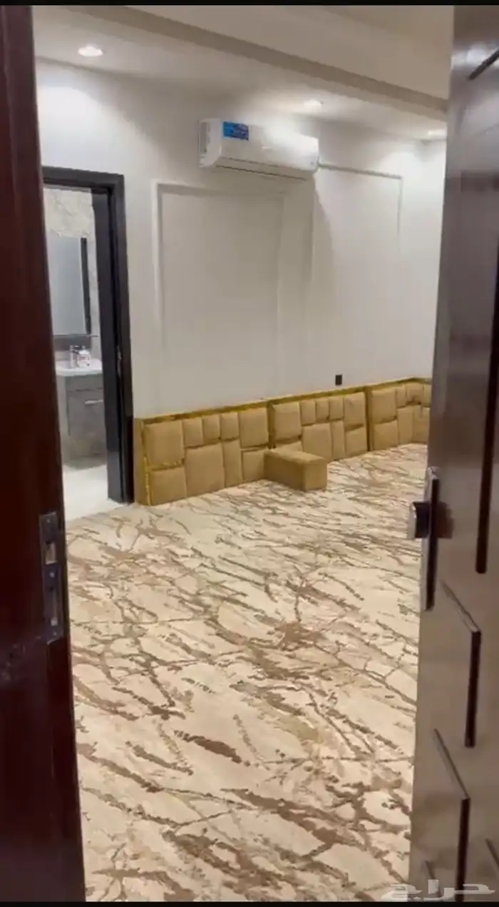 شقة مؤثثه جزئيا للإيجار في حي التيسير 8