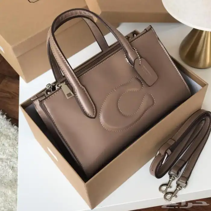 شنط ماركات مختلفه درجه اولى وهاي كوليتي عرض نهاية السنه 13