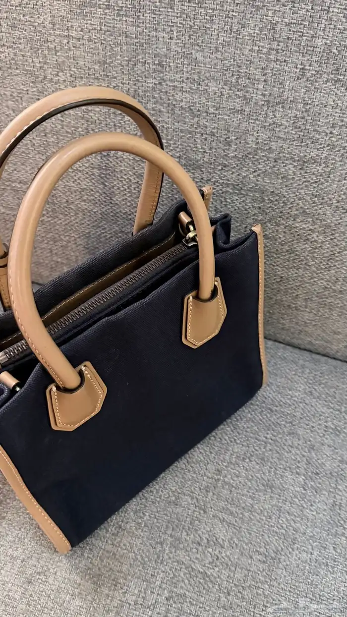 شنطة للبيع 300 ريال 4