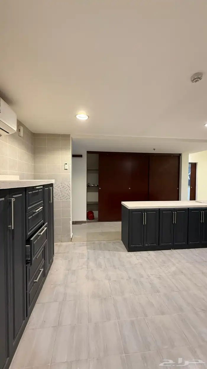 شقة 6 غرف للإيجار في كمباوند بحي الملقا 19