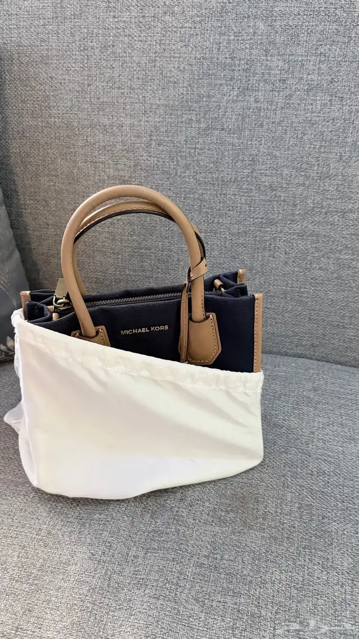 شنطة للبيع 300 ريال 0