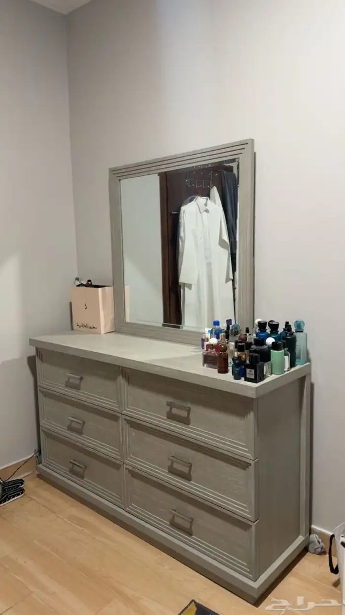 سرير و كنب و طاله تلفزيون و تسريحه 3