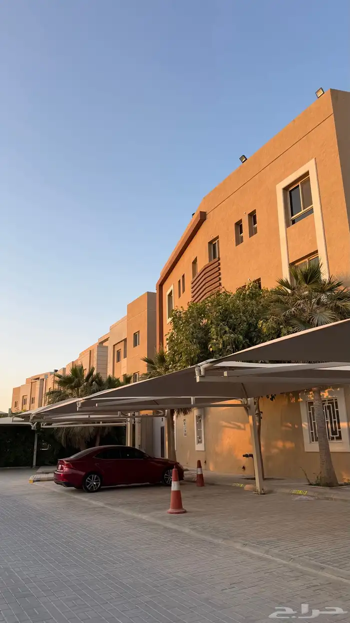 شقة 6 غرف للإيجار في كمباوند بحي الملقا 1