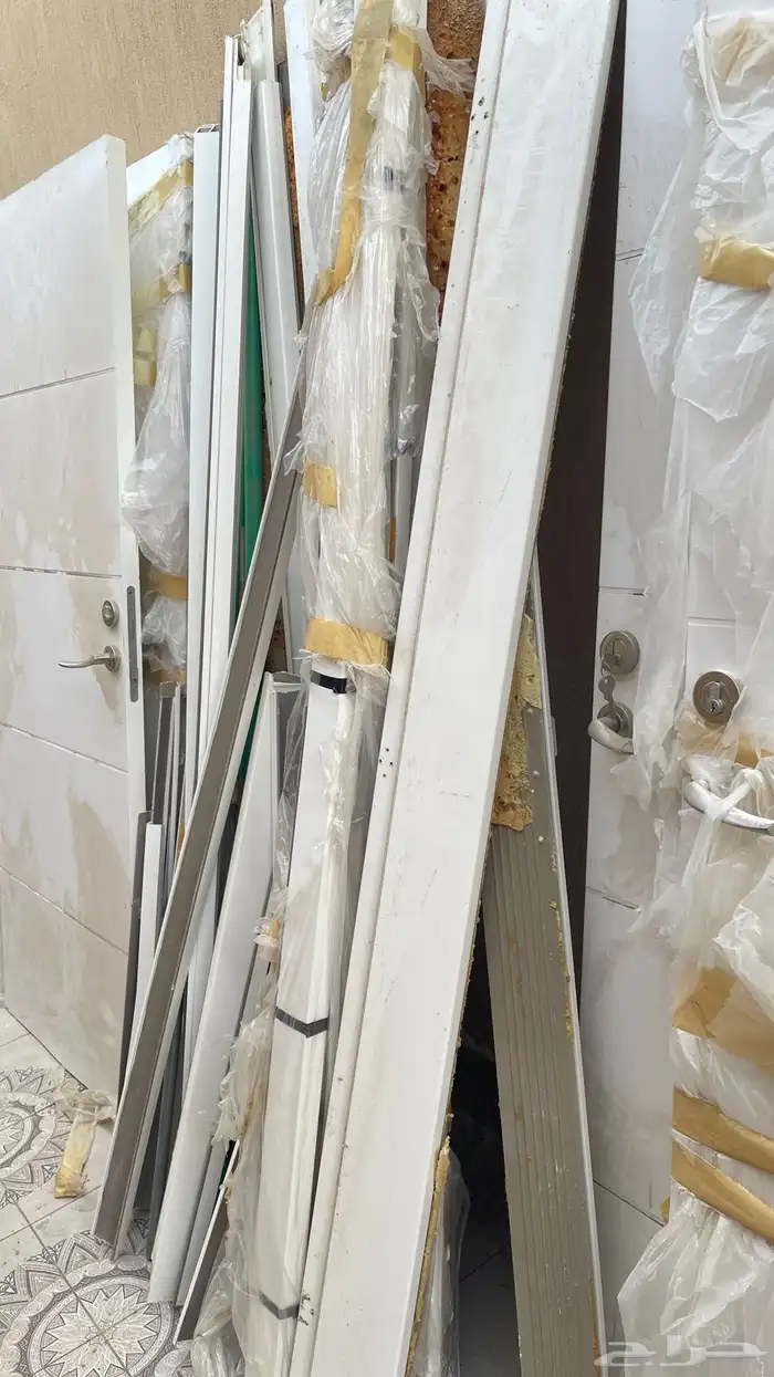 ابواب خشب باللون الابيض 1