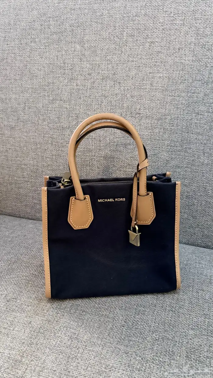 شنطة للبيع 300 ريال 1