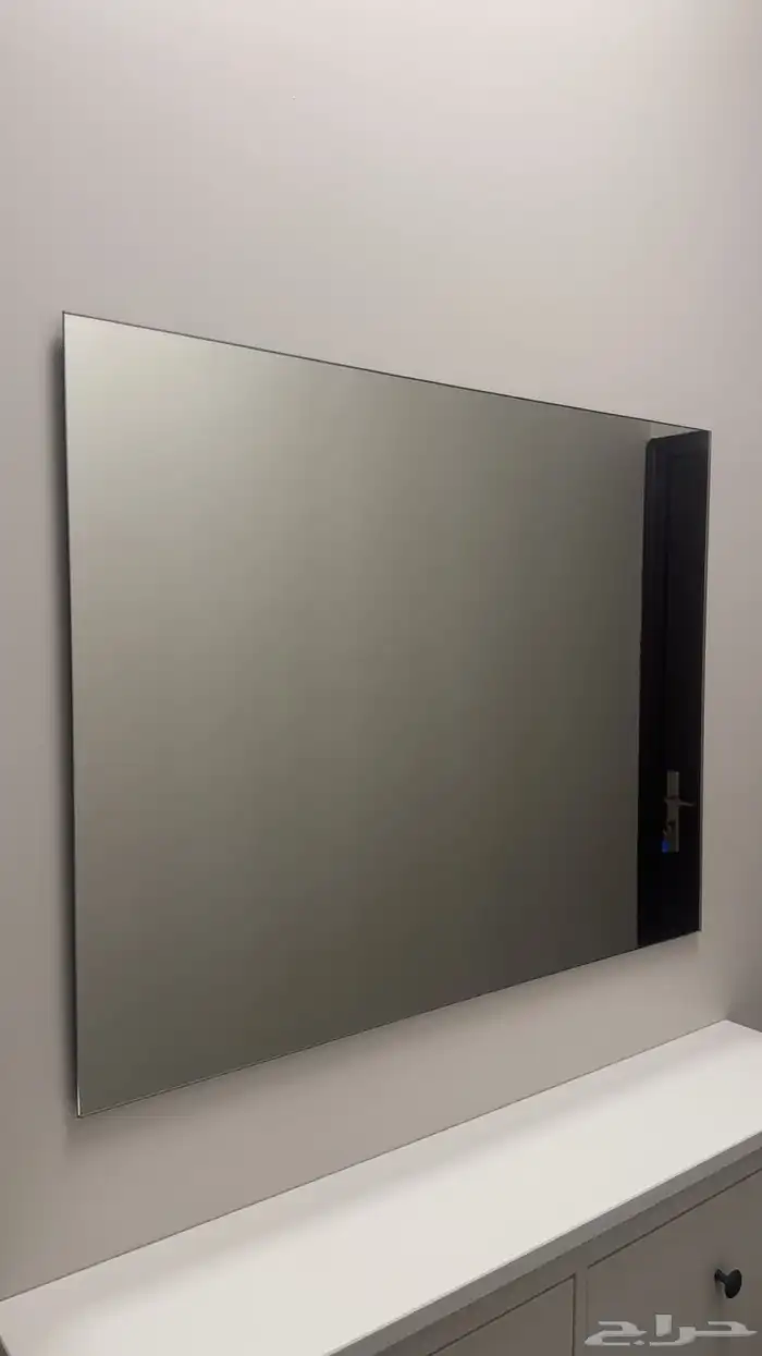 مرآة حائط نظيفة بحالة ممتازة   90 70 سم 0