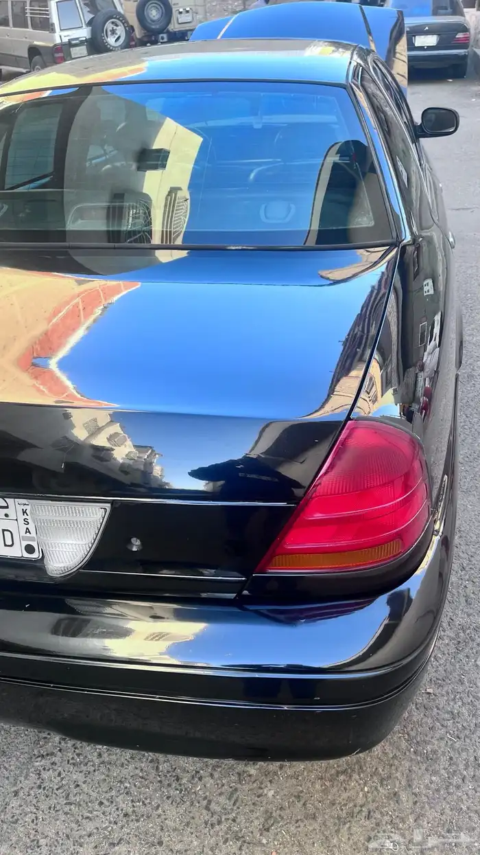 فورد كروان فكتوريا قير ارضي 1