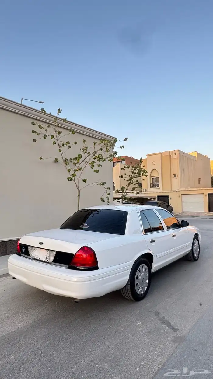 فورد فكتوريا بوليسي 2010 ماشي 97 الف 2