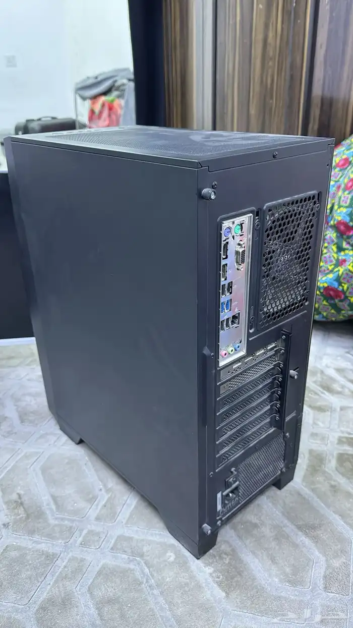 بي سي مع شاشه للبيع 2