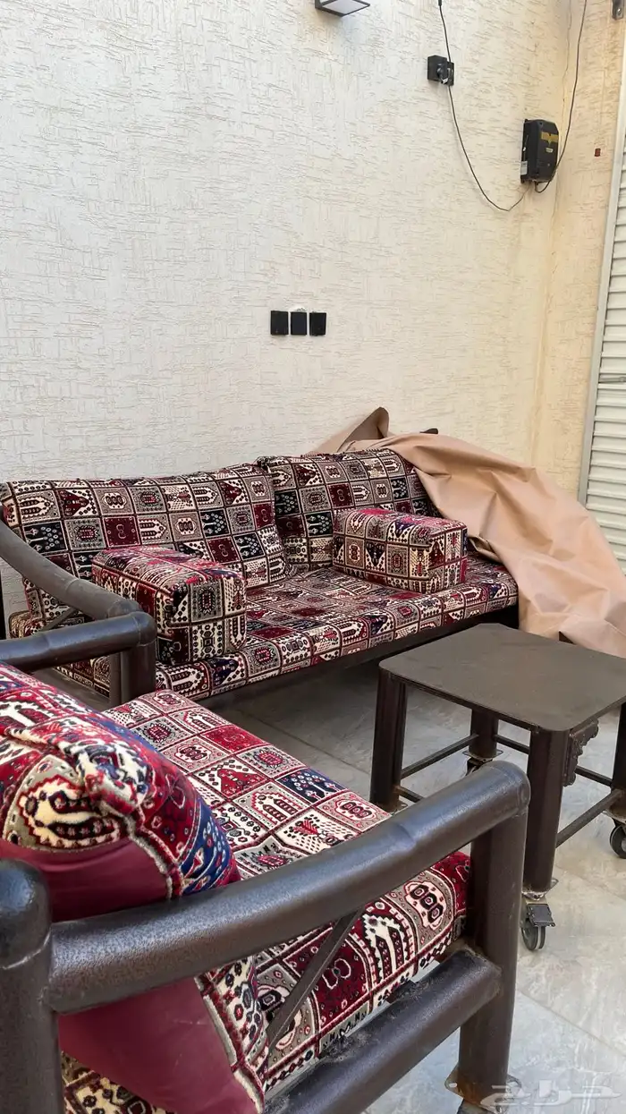 كراسي حديد 1