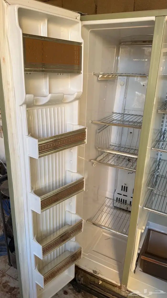 3 ثلاجات و 5 غسالات للبيع جميع 4