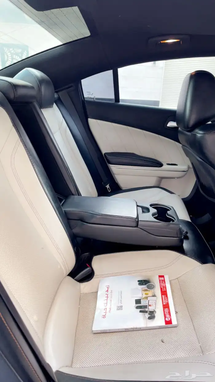 للبيع تشارجر 2016 5