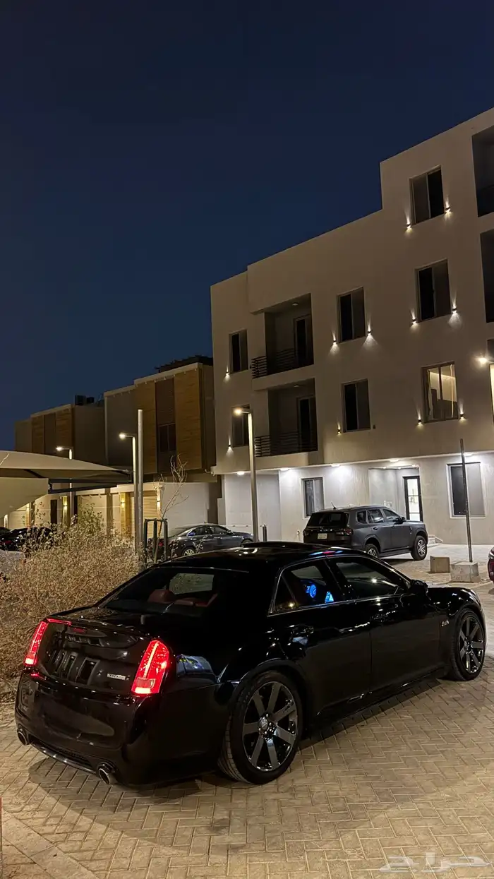 كرايسلر srt بلاك اديشن 2013 13