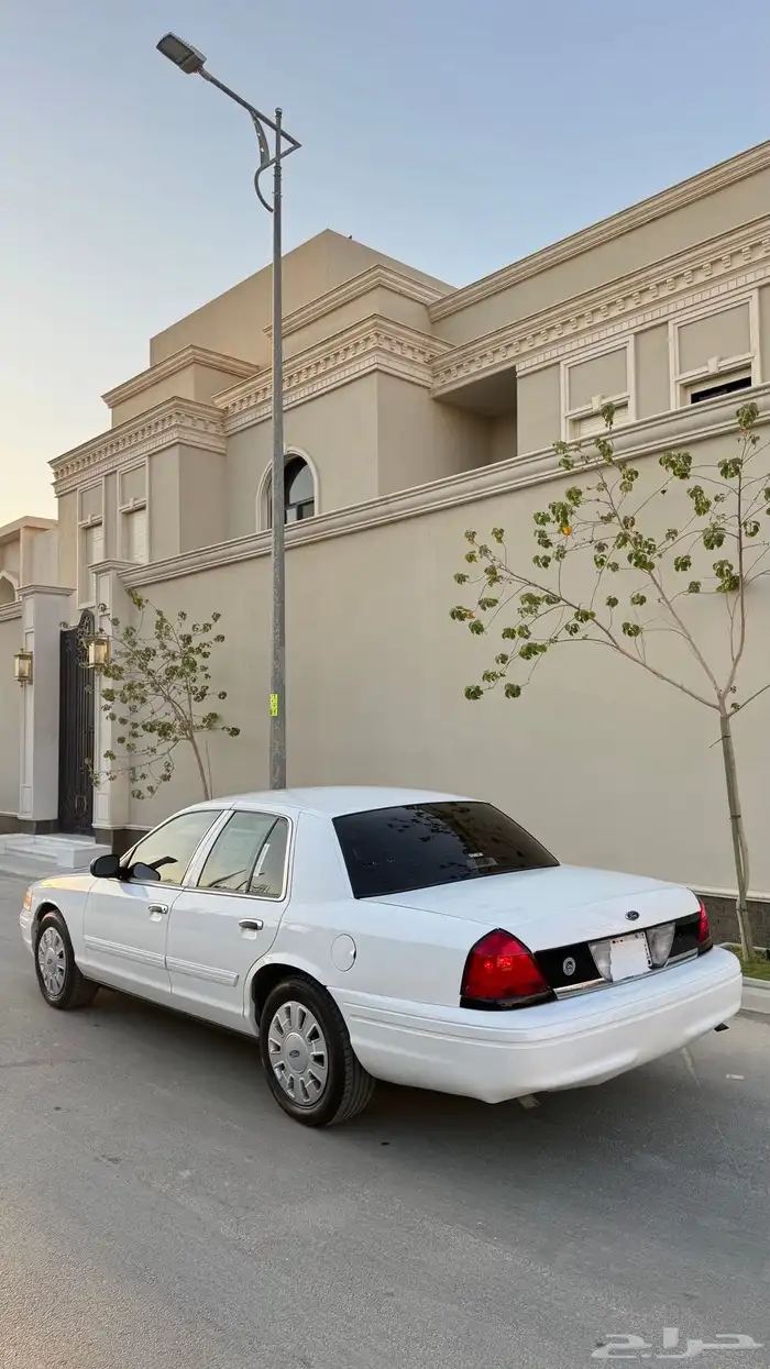 فورد فكتوريا بوليسي 2010 ماشي 97 الف 10