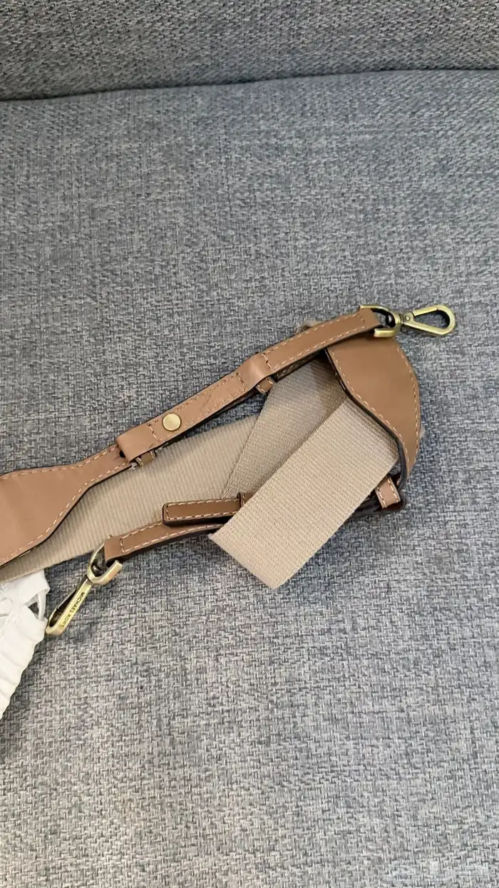 شنطة للبيع 300 ريال 3