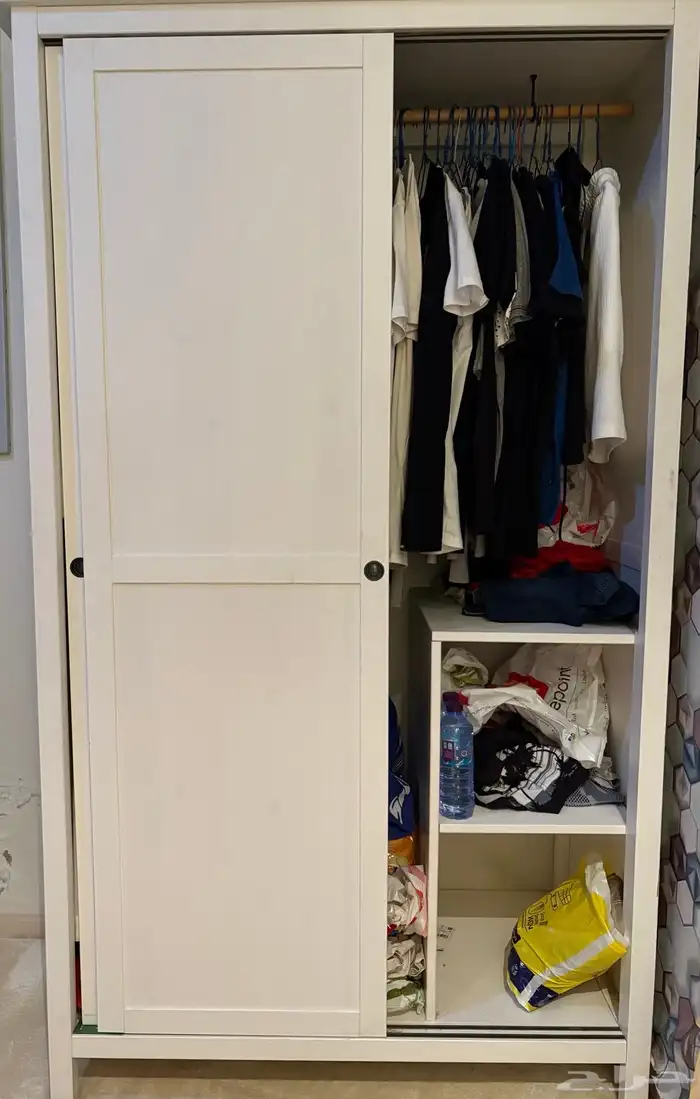 دولاب إيكيا مستعمل نظيف   وواسع جد ا من الداخل 2