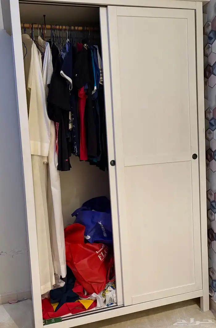 دولاب إيكيا مستعمل نظيف   وواسع جد ا من الداخل 1