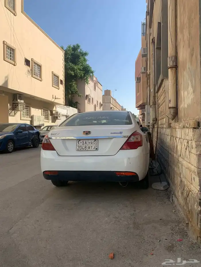 سياره للبيع جيلي امجراند 7 موديل 2015 السياره نص فل القير او 5