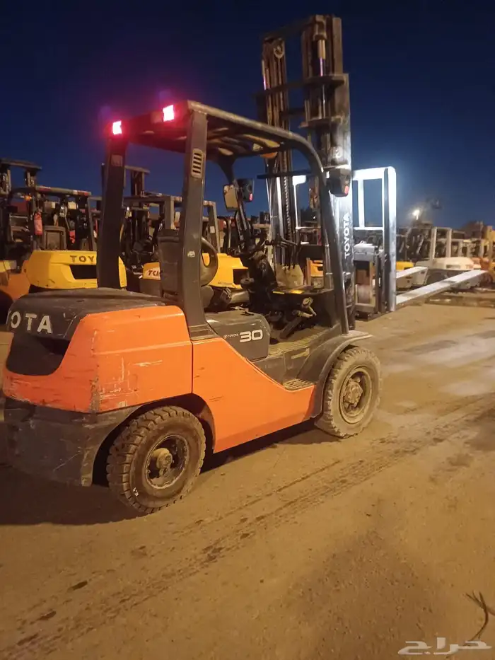 فوركلفت للايجار رافعه شوكيه للايجار سكينه للايجار اليومي وله 2