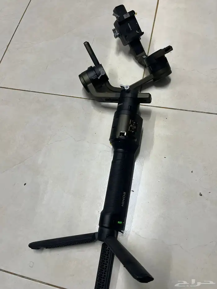 للبيع كاميرا سوني A7III مع عدسة 75m بالإضافة إلى عدسة 50mm 2