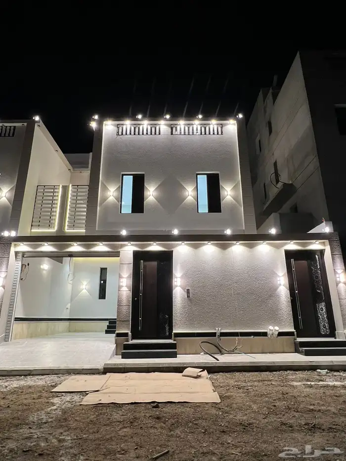 سلام عليكم   ابغى فله بنظام شقق تكون دورين وملحق 0