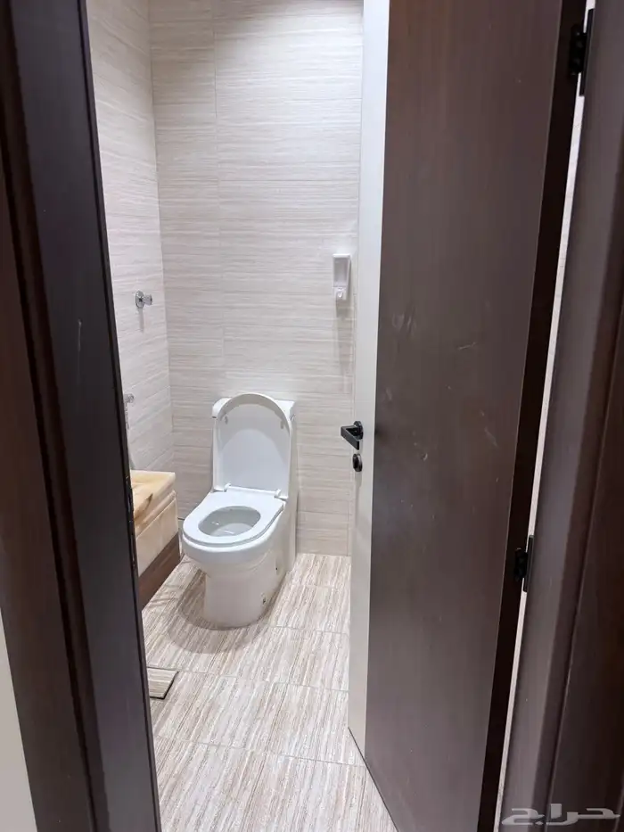 شقة ثلاث غرف وصالة ومطبخ راكب مع المكيفات في حى النعيم بجدة 7