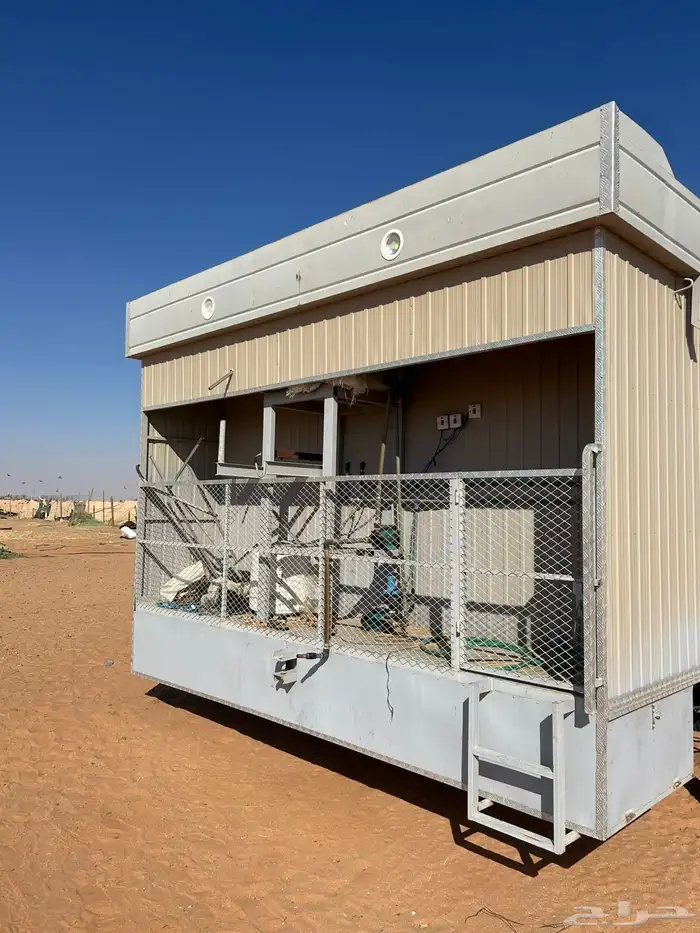 كرفان عرعر شبه جديدة فيها طاقات شمسية محول 6000 4