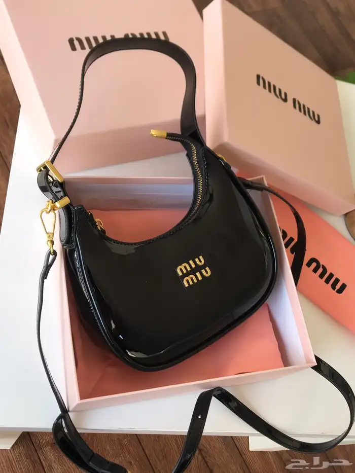 شنط ماركات مختلفه درجه اولى وهاي كوليتي عرض نهاية السنه 8