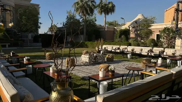 قهوجي ومضيف. الرياض وخارج الرياض. ويجد لدينا كراسي وطاولات 11