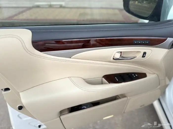 لكزس LS 460 ( مخزن ) 5