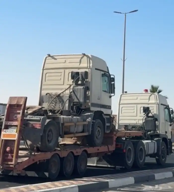 راس تريله جفالي 2003 للبيع مخبطه ومحمله ع لوبد بكامل اغراضها 2