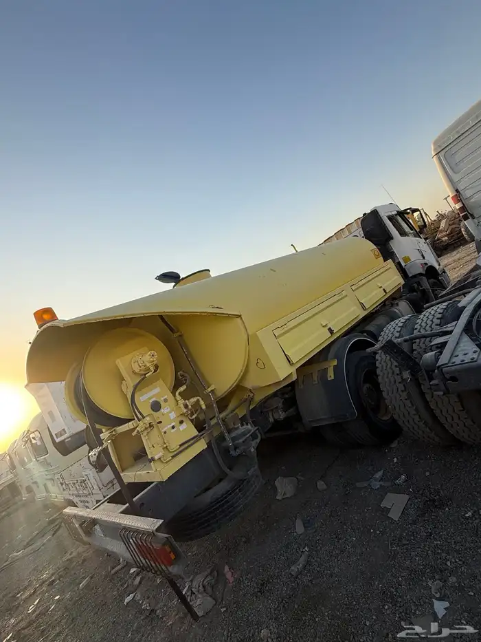 شاحنة لوري تسليك 4