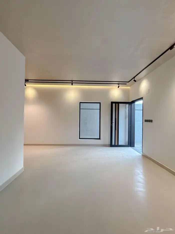 فيلا للبيع في الرانوناء داخل الحد بموقع مميز 2