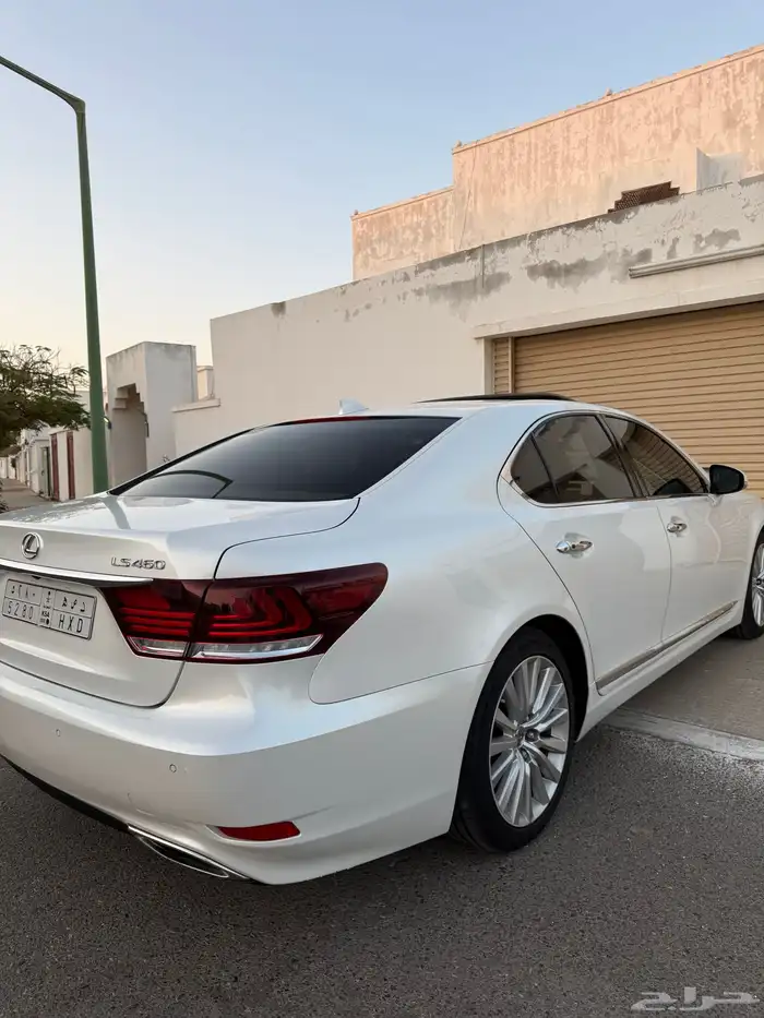 لكزس LS 460 ( مخزن ) 16