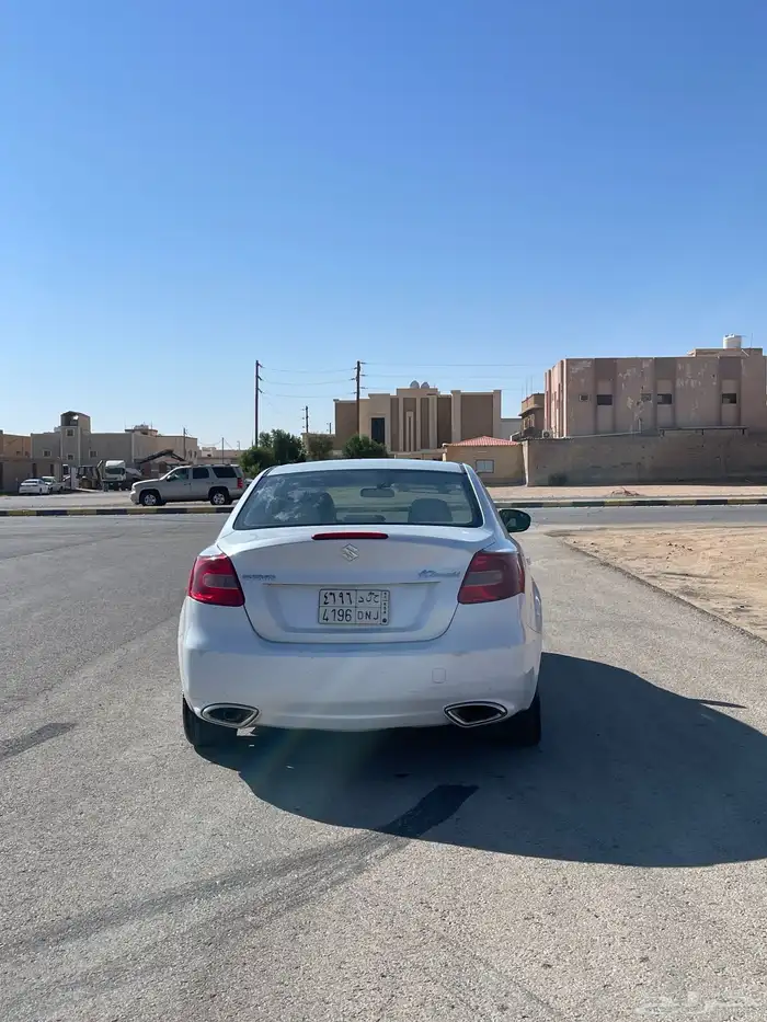 للبيع سوزوكي كيزاشي 2011 2